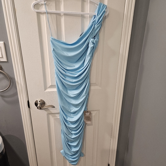 Le Chateau One-Shoulder Party Dress - Picture 3 of 5